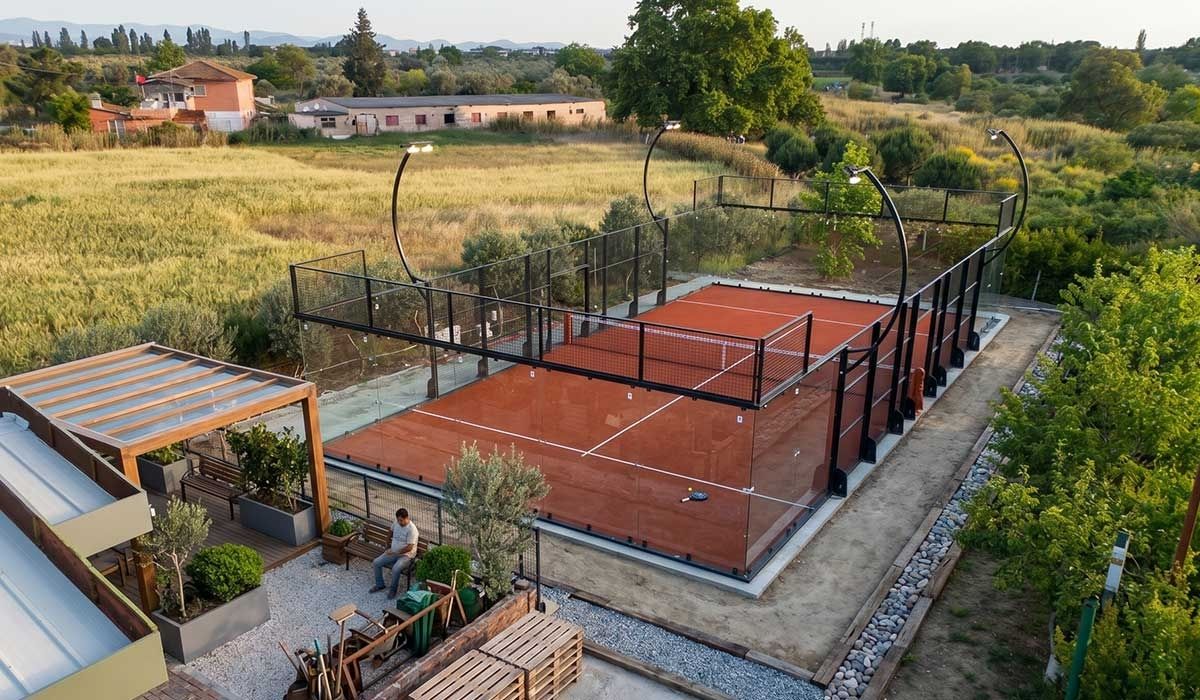 Outdoor and Indoor Padel Court Construction